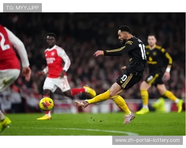 曼联客场3-2逆转阿森纳，拉什福德制胜球助球队重返前四